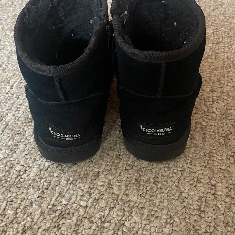 Mini uggs short black boots
